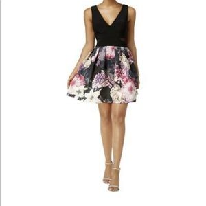 Xscape- Woman’s Floral Dress- Size 4